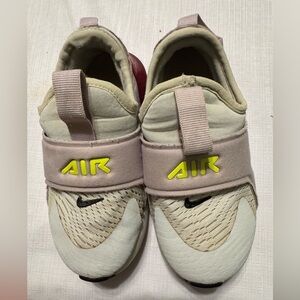 Nike AirMax 270 Girls Size 10C  Fast Shipping !